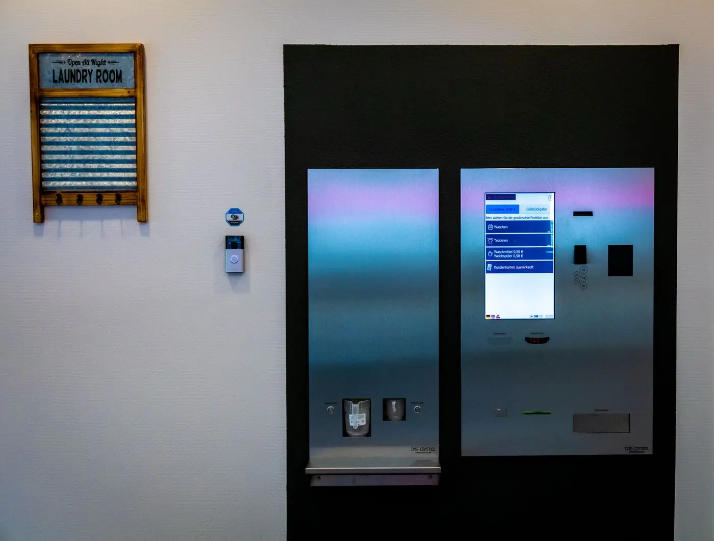 Serviceautomat für Programmauswahl und Bezahlung